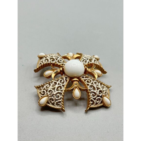 Vtg Signed Trifari Maltese Cross Pin Brooch White Enamel White Stones Filigree - Picture 4 of 8